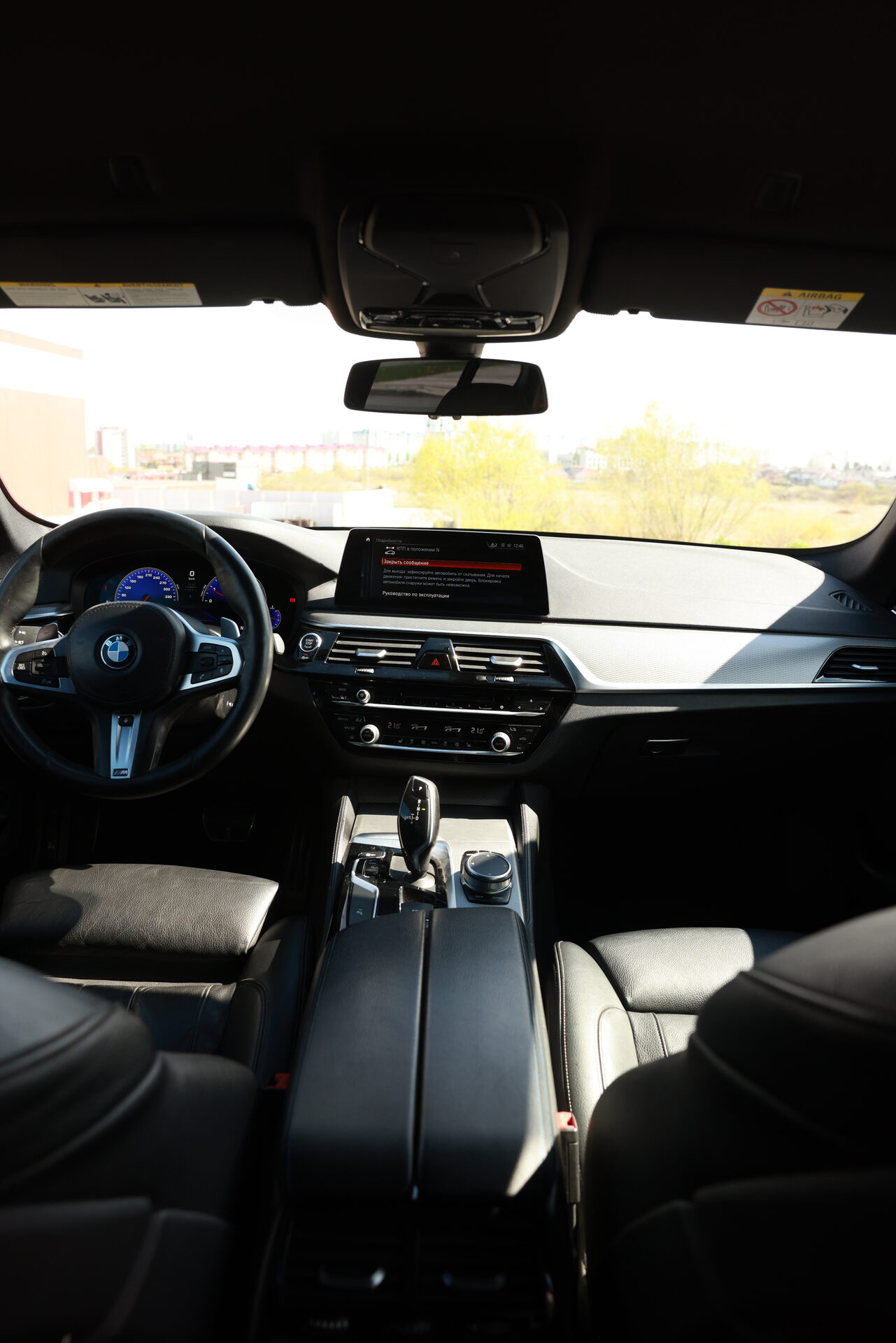 BMW 530i M Sport — торпедо и дисплей
