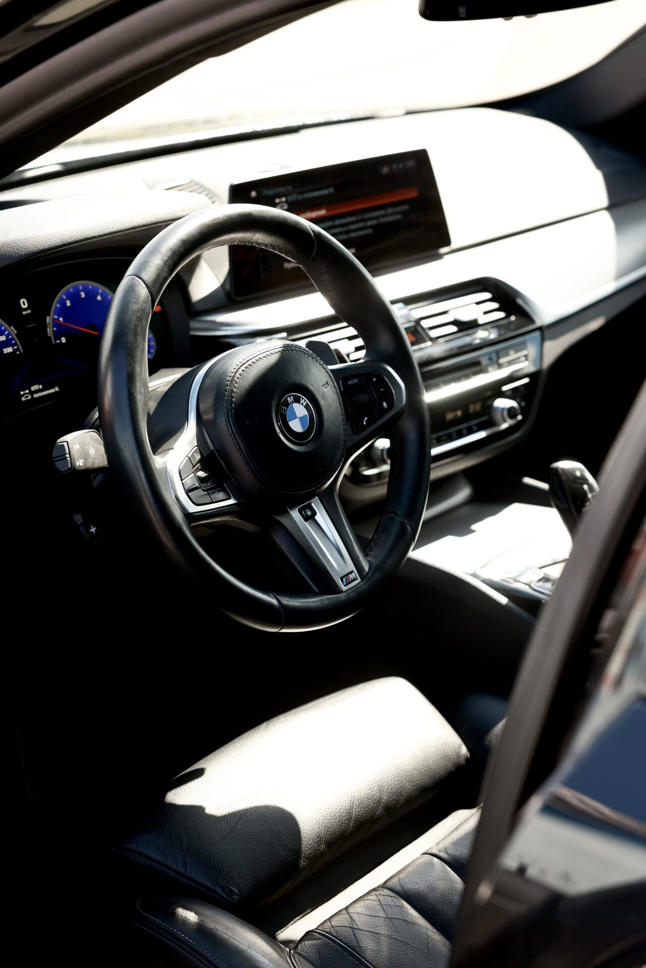 BMW 530i M Sport — интерьер салона