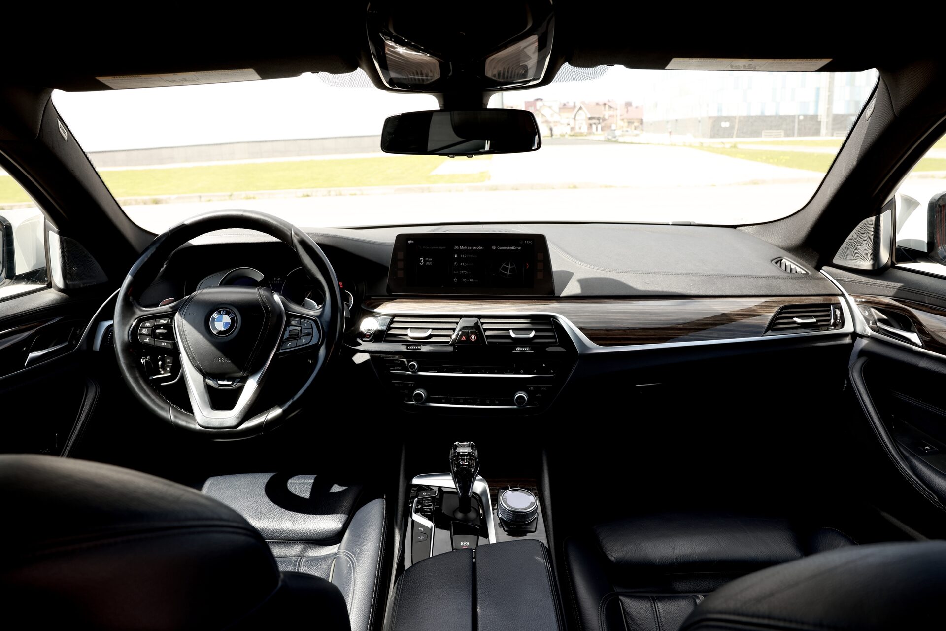 BMW 530i — интерьер, торпедо и дисплей